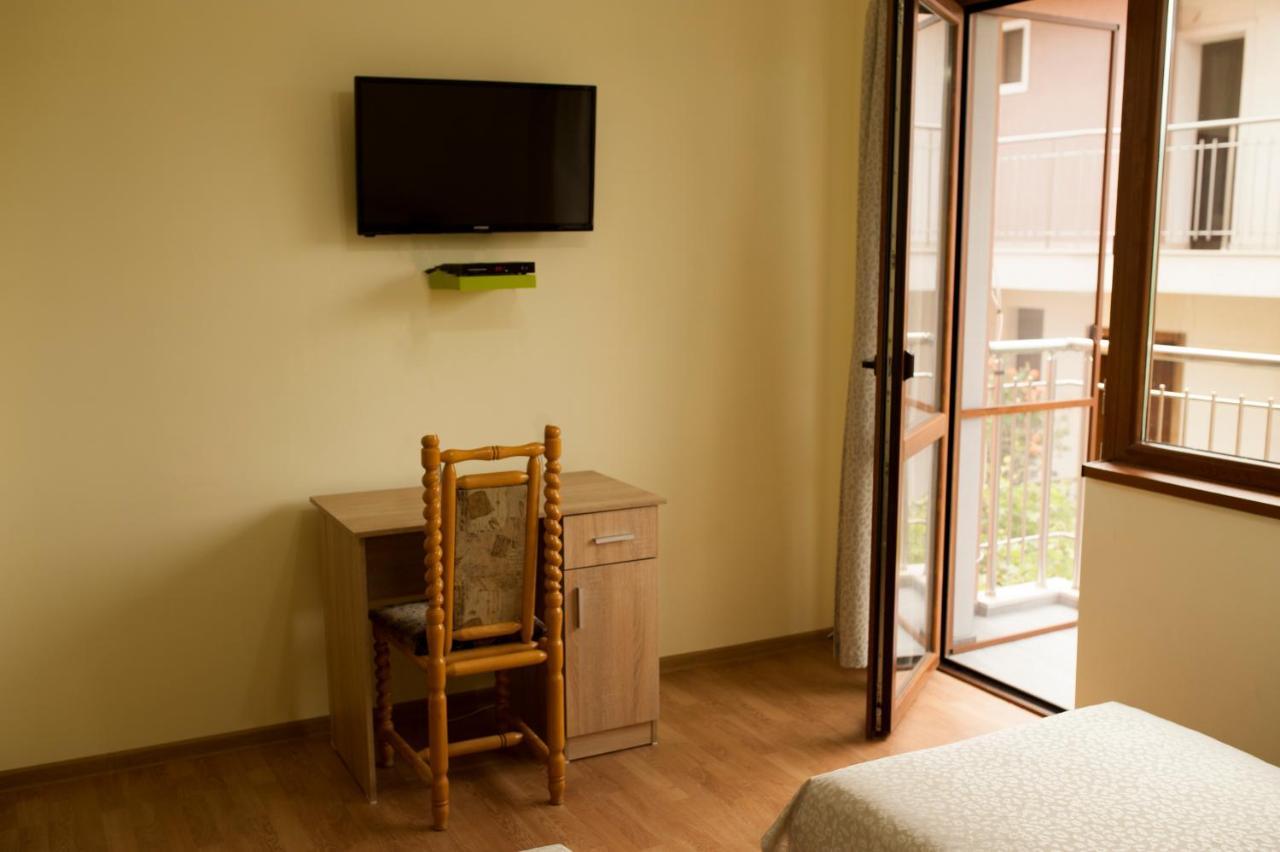 Alfa Guest Rooms With Parking Varna Exterior photo