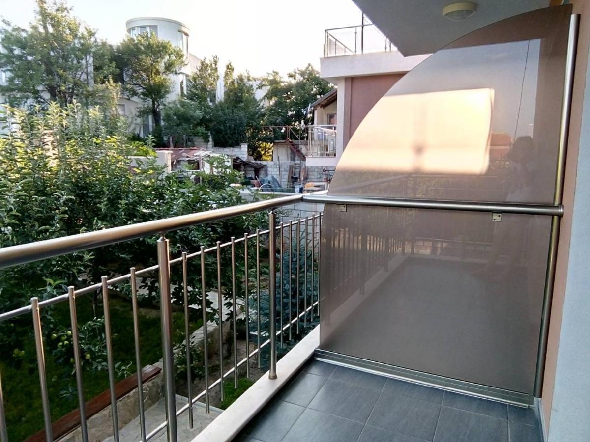 Alfa Guest Rooms With Parking Varna Exterior photo